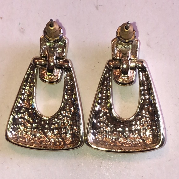 Elegant Gold Tone Cream Enamel Vintage Retro Earrings - Picture 4 of 4